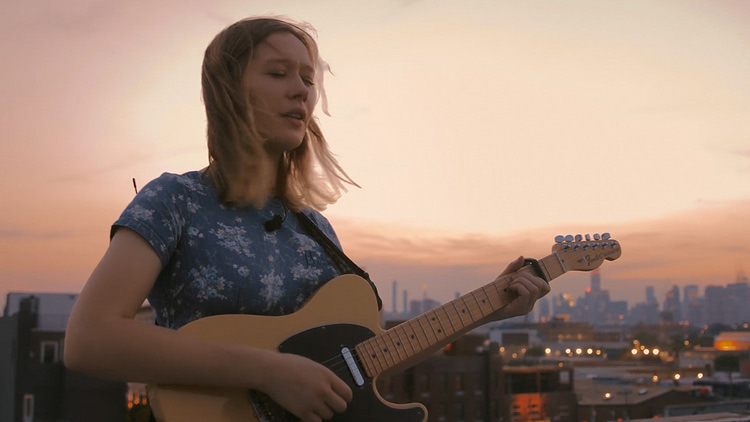 Julia Jacklin performing for Sideshow Alley